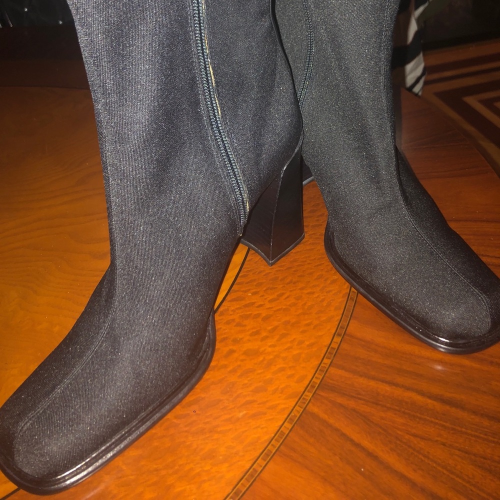 Trendy 👢 Booties - Picture 2 of 8